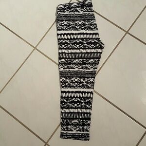 Tribal Print Cropped Leggings Medium